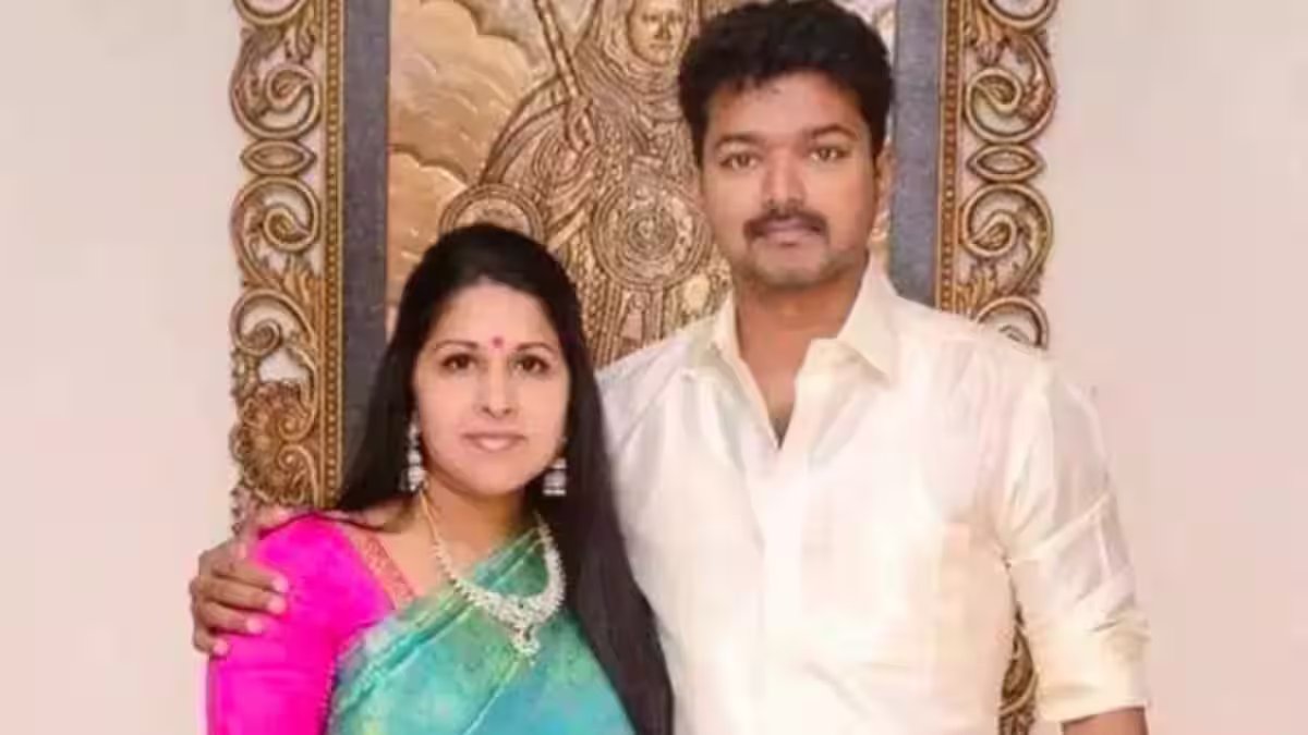 桑吉薩·索納林加姆是誰？了解塔拉帕蒂·維傑 (Thalapathy Vijay) 的妻子，她提出離婚並指控這位演員有外遇 – Firstpost