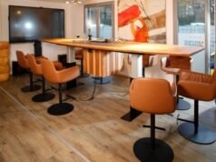 為什麼選擇帶有 Hop 的高度可調會議桌?