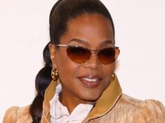 闊腿牛仔褲在歐普拉巴黎時裝週上很容易搭配