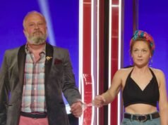 “我在第四頻道的節目中被戴上手銬,給一位百萬富翁戴上手銬,洗澡沒什麼大不了的。”