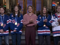 康納·斯托里 (Connor Story) 首次亮相美國冰球俱樂部《週六夜現場》