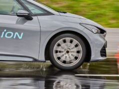 建議電動車使用者選擇正確的輪胎,以防止「打滑」。