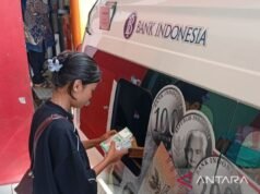 週一下午,盧比低至 1 美元兌 16,949 盧比