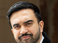 在扎赫蘭·馬姆達尼 (Zahran Mamdani) 家外發現“可疑裝置”