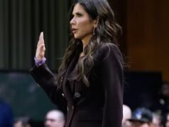 克里斯蒂·諾姆堅持指責在明尼阿波利斯被殺害的美國公民犯下恐怖主義行為