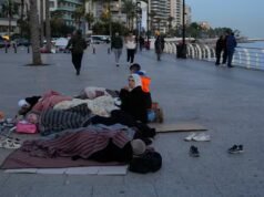 一名黎巴嫩居民表示,“這是錯誤的”,數十萬人因以色列襲擊而流離失所