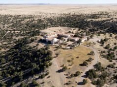 調查人員搜查愛潑斯坦在新墨西哥州的前牧場