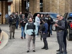 車輛撞入底特律地區猶太教堂後,嫌犯死亡