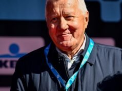 保羅·塞克蘇斯在阿聯酋嗎?一位標誌性的前主教練猛烈抨擊了阿聯酋隊,指責他們的主教練「頭腦很大」。