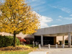 密西根州一輛車撞上一座猶太教堂,槍手嫌犯被殺