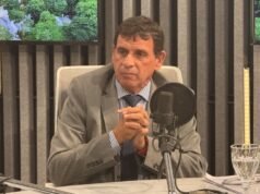 比約對降低推定年齡提出質疑,並警告可能存在違憲指控