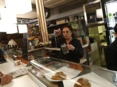 2 月勞動力市場成長,教育和酒店業就業人數超過 97,000 人