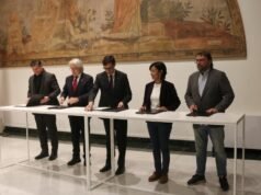 她正在尋找商業意識來證明原因