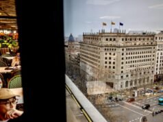 政府購買了西班牙銀行位於巴塞隆納的總部的一半