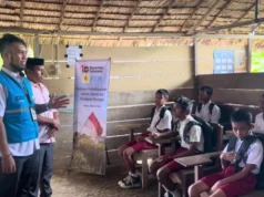 Danantara 和 PLN 向西加里曼丹、東南蘇拉威西和南巴布亞的學生分發 5,000 份學習用品