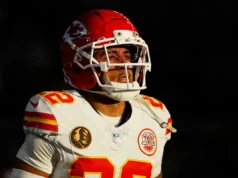 美聯社消息人士稱,公羊隊跑衛特倫特·麥克杜菲完成續約,使他成為 NFL 中收入最高的後衛