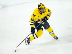 密西根曲棍球擊敗聖母大學晉級十大半決賽