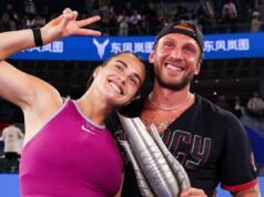 阿麗娜·薩巴倫卡 (Aryna Sabalenka) 與喬治斯·弗朗古利斯 (Georgios Frangoulis) 訂婚,戴著鑽戒