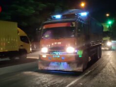 卡車禁令前,東錫蘭收費站出口停滿車輛