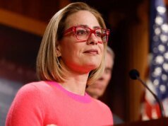 Kyrsten Sinema 以專欄作家身分加入保守派 DC 媒體。