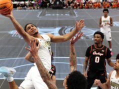 Big 12 籃球錦標賽放棄濕滑的 LED 球場,改用硬木球場