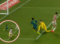 在球門下,沒有守門員,他無法進球 – Publimetro Columbia