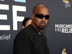 肯伊威斯特 (Kanye West) 在洛杉磯豪宅審判期間努力保持清醒