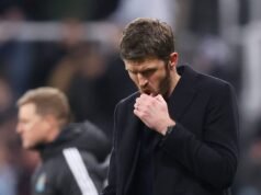 韋恩·哈格里夫斯警告說,曼聯忽視邁克爾·卡里克擔任永久主教練可能會引起“絕對的騷動”