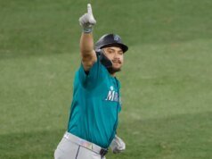 巴拿馬隊在世界棒球經典賽中擊敗加拿大隊,水手隊價值 9250 萬美元的球星犧牲自己