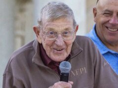 蒂姆·格倫哈特 (Tim Grunhardt) 講述了盧·霍爾茨 (Lou Holtz) 的影響力,這些影響幫助塑造了他的愛爾蘭傳統