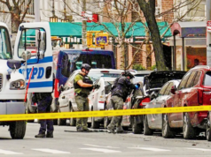 紐約市抗議活動中投擲簡易爆炸裝置