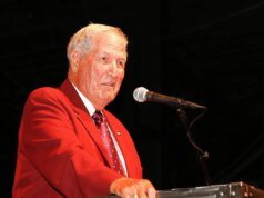 事實查核:阿拉巴馬州傳奇教練吉恩·斯託林死了嗎?