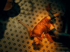 克里斯汀貝爾擠進死女人的褲子,被評為戲院最爛電影