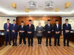 BPK主席宣誓就任主席,也是BPK成員中MKKE的成員。