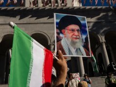 《華盛頓郵報》稱哈梅內伊“容易微笑”,遭到強烈反對