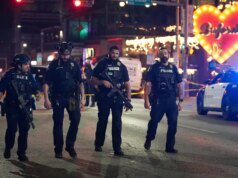 奧斯汀警官因大規模槍擊事件面臨大陪審團審判