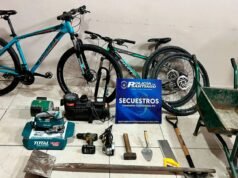 警方調查期間查獲了工具、自行車和其他物品