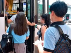 富恩特斯表示,超過 13,000 張免費巴士月票將使小學生受益