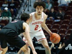 波士頓隊的壓哨球幫助保持了比賽的希望。