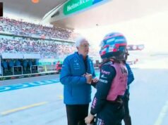 布里亞托利在取得好成績後與佛朗哥·科拉平託的手勢