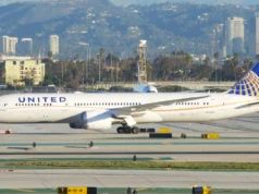 聯合航空 787 發動機起火 洛杉磯乘客緊急疏散