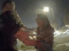 隨身攝影機的影片顯示了凱萊布·弗林在妻子阿什利去世後的反應。