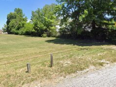 俄亥俄州克里夫蘭警方發現兩名年輕女孩死在行李箱中,埋在一個淺墳裡。