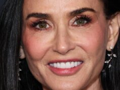 黛米摩爾在 50 萬美元整容傳聞中看起來“面目全非”