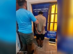 在發生一系列搶劫事件後,他們在阿納圖亞逮捕了一名已知罪犯