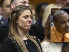 當一名被指控的殺人犯的審判開始時,紐約警察局警官的遺孀失去了冷靜。