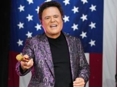 唐尼奧斯蒙德 (Donny Osmond) 使用人工智慧重現青少年時期的自我進行現場表演