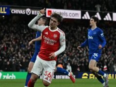 他帶球跑了半場,並在 16 歲時打進了載入英超歷史的進球。