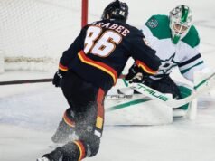 明星隊以壓倒性優勢擊敗火焰隊,將隊史最佳連勝紀錄擴大至 10 場