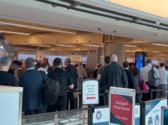 TSA 工作人員表示士氣低落這是因為官員在國土安全部關閉期間無薪工作。